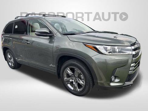 Used 2018 Toyota Highlander Limited Platinum AWD/4WD image 2