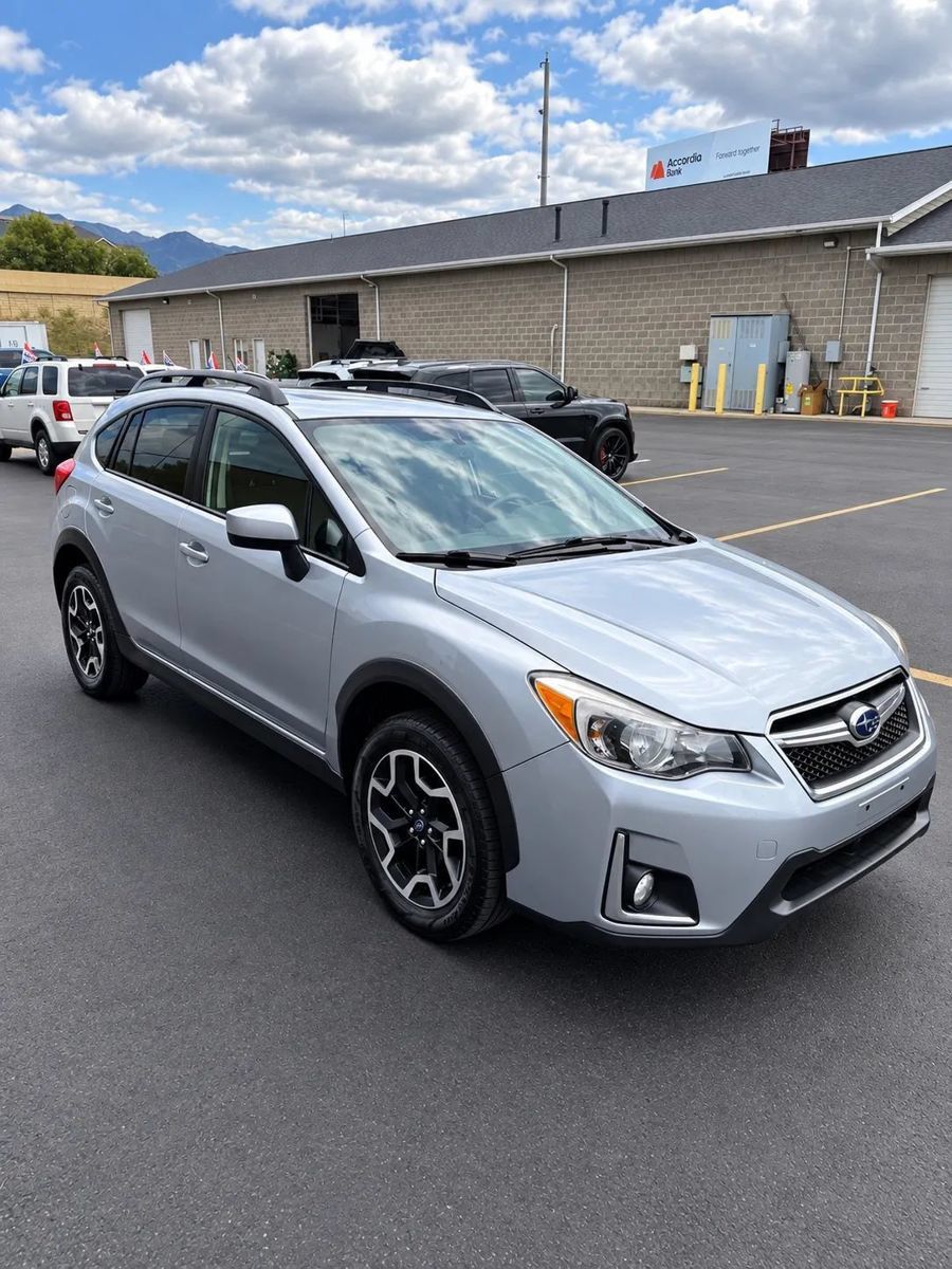 Used 2016 Subaru Crosstrek 2.0i Premium w/ Moonroof Package AWD/4WD image 3
