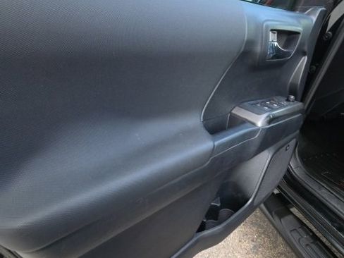 Used 2019 Toyota Tacoma Limited image 13