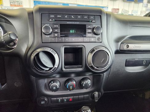 Used 2013 Jeep Wrangler Sport w/ Connectivity Group AWD/4WD image 8