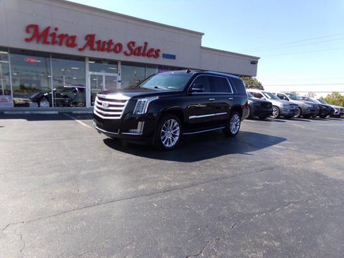 Used 2019 Cadillac Escalade Luxury AWD/4WD image 3