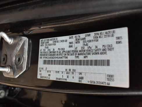Used 2017 Ford Escape SE w/ Equipment Group 201A FWD image 39
