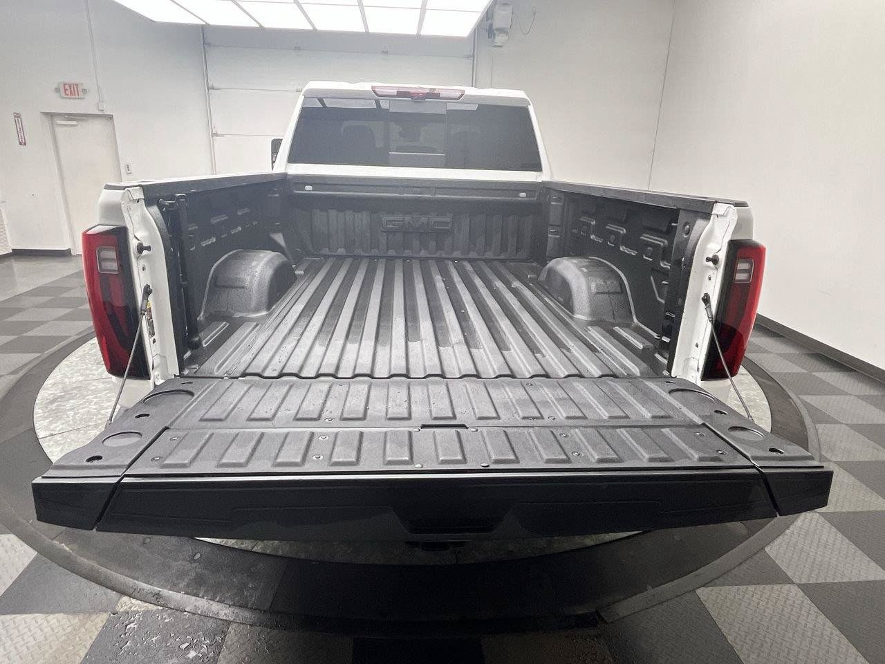 Certified 2025 GMC Sierra 2500 Denali w/ Denali Reserve Package AWD/4WD image 36