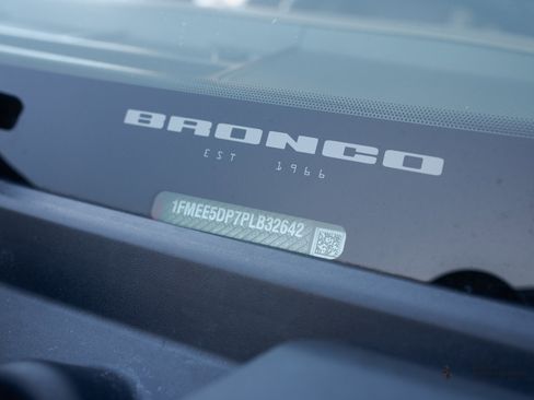 Used 2023 Ford Bronco Wildtrak image 25