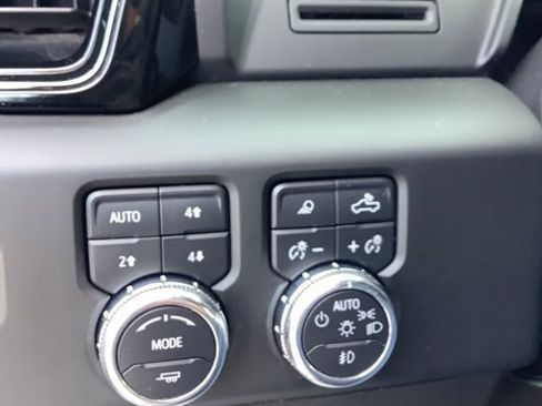 Used 2022 GMC Sierra 1500 AT4 w/ AT4 Preferred Package image 23