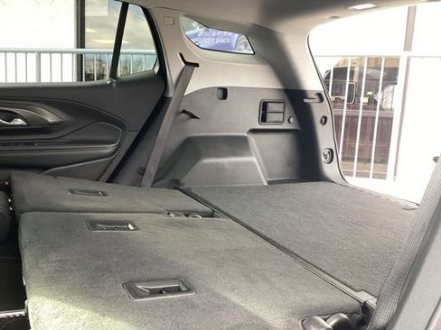 Used 2024 GMC Terrain SLE image 17