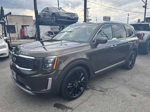 Used 2021 Kia Telluride SX w/ SX Prestige Package image 2