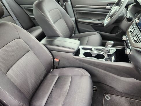 Used 2024 Nissan Altima 2.5 SV image 10