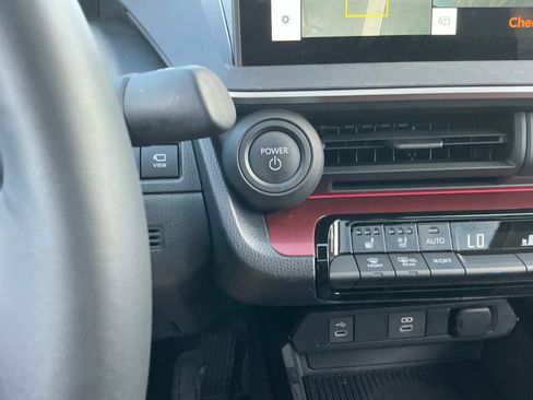 Used 2024 Toyota Prius Prime Premium image 30