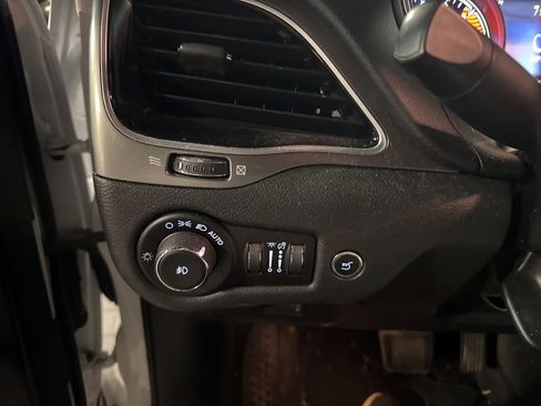 Used 2020 Jeep Cherokee Limited w/ Trailer Tow Group image 18