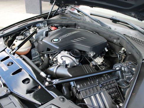 Used 2013 BMW 528i xDrive Sedan AWD/4WD image 7