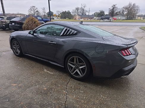 Used 2025 Ford Mustang Premium image 19