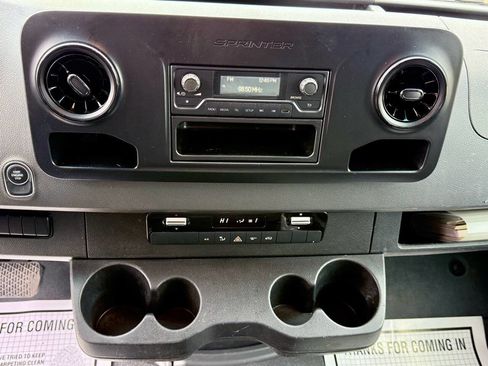 Used 2019 Freightliner Sprinter 2500 image 15