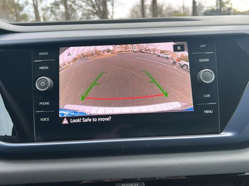 Certified 2022 Volkswagen Taos SE image 17