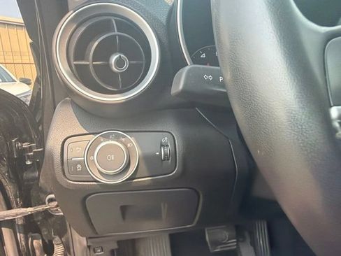 Used 2018 Alfa Romeo Giulia RWD image 25