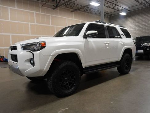 Used 2021 Toyota 4Runner TRD Off-Road AWD/4WD image 2