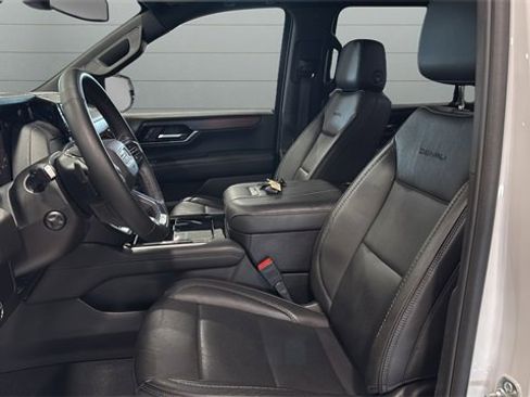 Used 2025 GMC Yukon XL Denali image 24