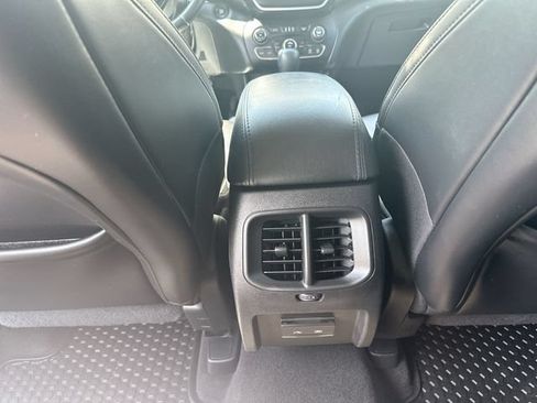 Used 2020 Jeep Cherokee Latitude Plus AWD/4WD image 22