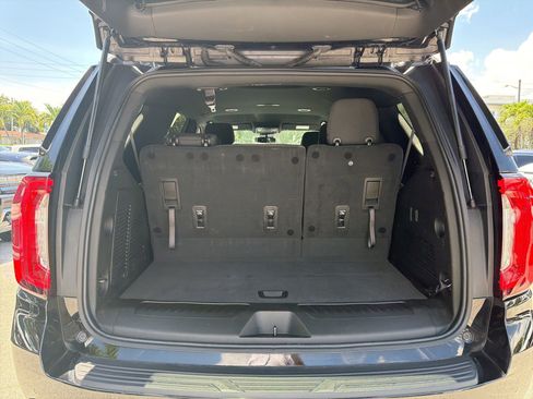 Used 2023 GMC Yukon SLE w/ Gmc Pro Safety Plus Package RWD image 17