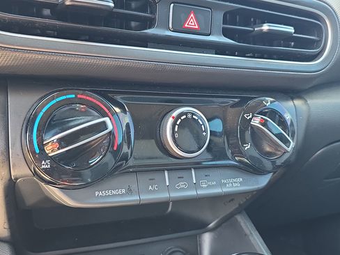 Used 2022 Hyundai Kona SE image 17