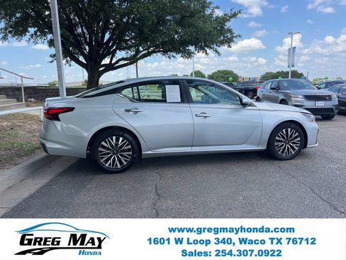Used 2023 Nissan Altima 2.5 SV FWD image 8