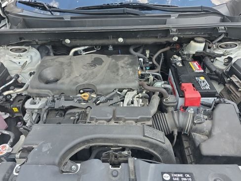 Used 2021 Toyota RAV4 XLE w/ Convenience Package FWD image 7