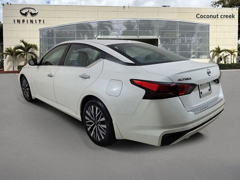 Used 2023 Nissan Altima 2.5 SV image 3