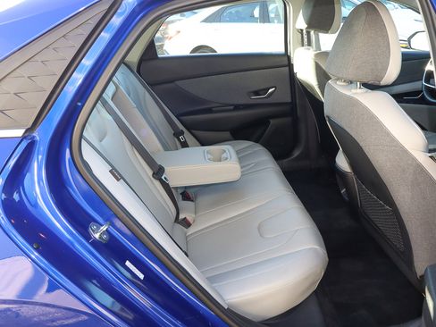 Used 2024 Hyundai Elantra Limited image 23