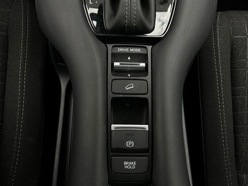 Used 2025 Honda HR-V LX image 19