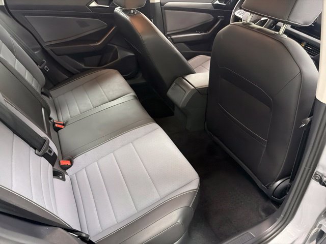 Used 2025 Volkswagen Jetta SE FWD image 12