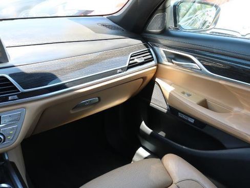 Used 2016 BMW 740i RWD image 21