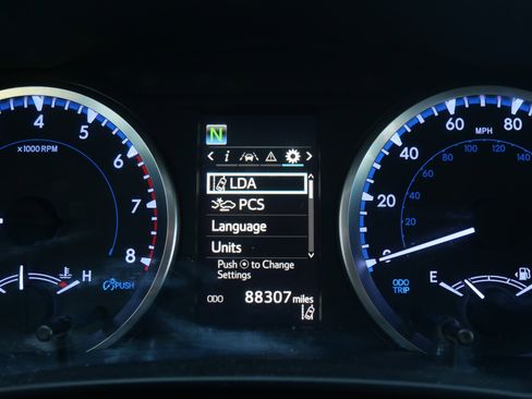 Used 2019 Toyota Highlander LE image 29