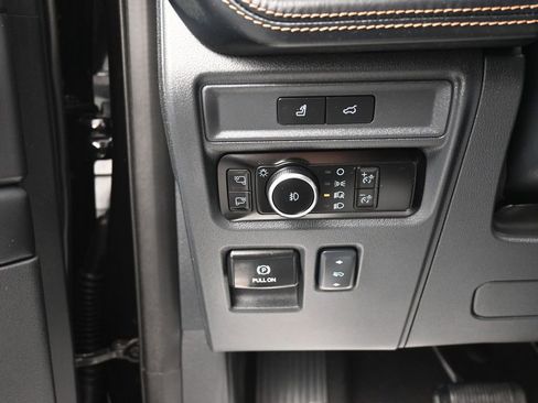 Used 2024 Ford Expedition Platinum image 17