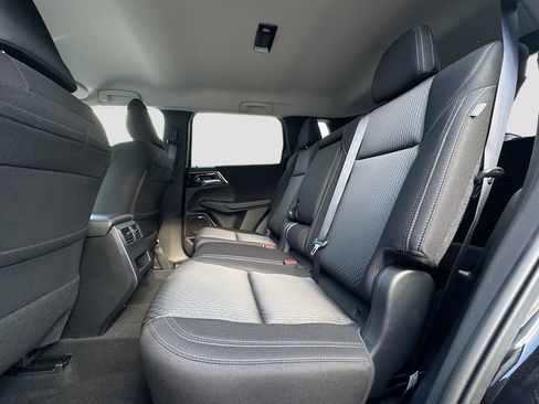 Used 2025 Mitsubishi Outlander ES FWD image 25