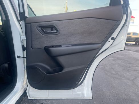 Used 2023 Nissan Rogue S image 12