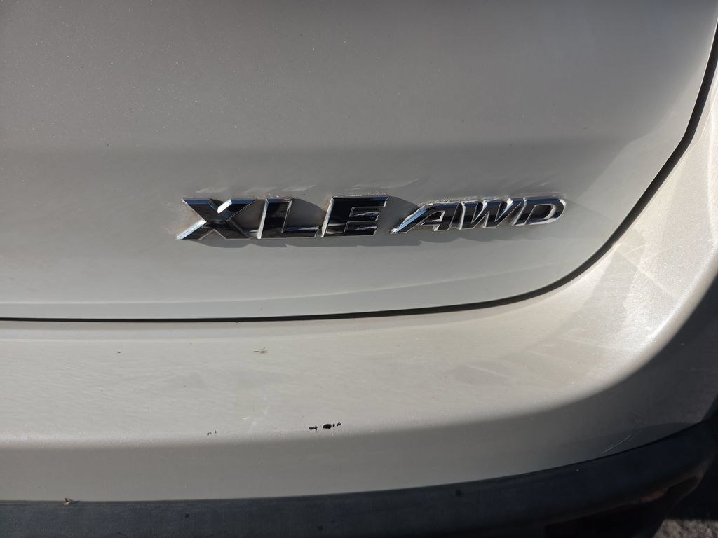 Used 2016 Toyota Highlander XLE AWD/4WD image 23