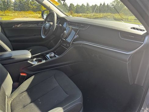 Certified 2023 Jeep Grand Cherokee L Laredo image 15