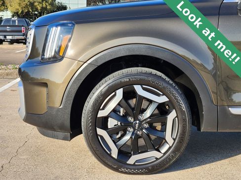 Used 2025 Kia Telluride S image 9