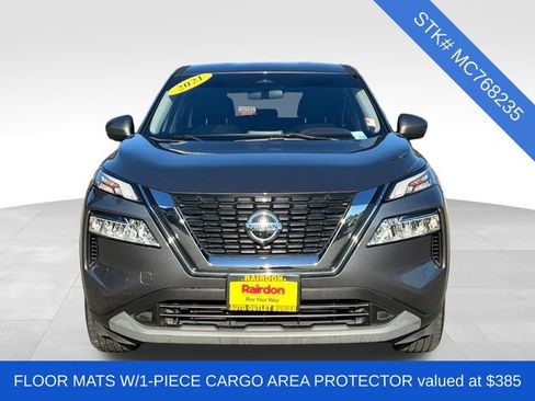 Used 2021 Nissan Rogue SV image 2