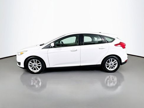 Used 2018 Ford Focus SE FWD image 2