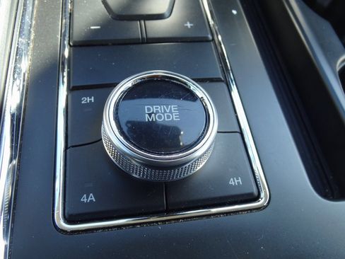 Certified 2024 Ford Expedition XLT image 13