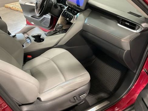 Used 2023 Toyota Venza Limited image 20