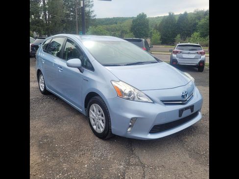 Used 2014 Toyota Prius V Three FWD image 2