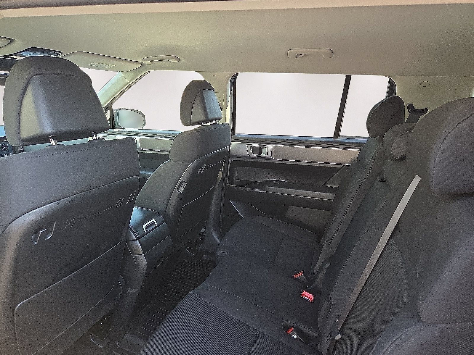 Used 2025 Hyundai Santa Fe SE FWD image 20