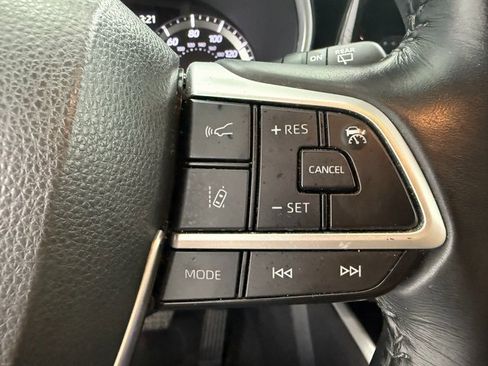 Used 2023 Toyota Highlander XSE image 12