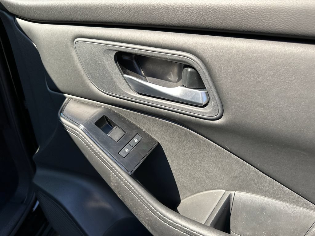 Used 2026 Nissan Rogue SV w/ Cold Weather Package FWD image 16