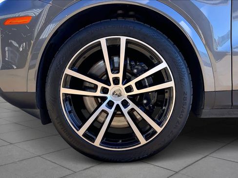 Used 2024 Porsche Cayenne S image 10