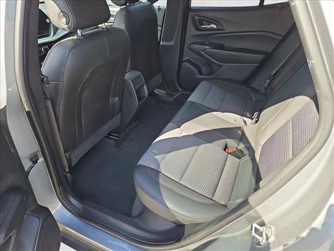 Used 2025 Chevrolet Trax LT FWD image 18