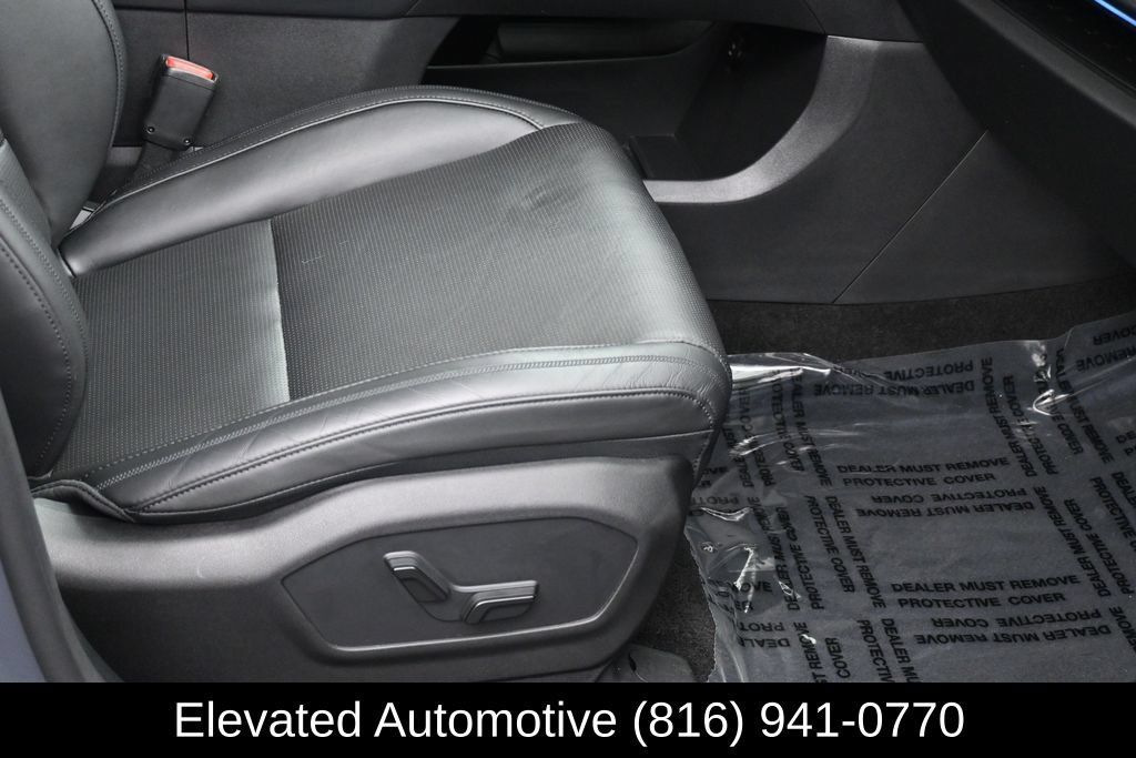 Used 2025 Hyundai Santa Fe Calligraphy AWD/4WD image 7