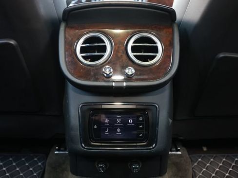 Used 2018 Bentley Bentayga AWD/4WD image 53